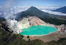 Ngỡ ngàng trước vẻ đẹp hồ Kawah Ijen nổi tiếng khi du lịch Indonesia